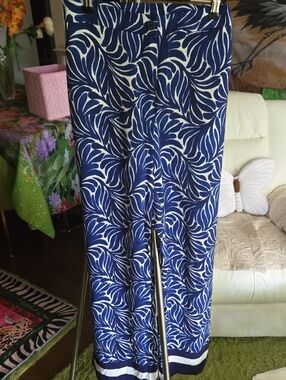 H&M Blue and White Slacks with Leaf Swirl Print Fly And Pockets18 W. 14 R. 33 L